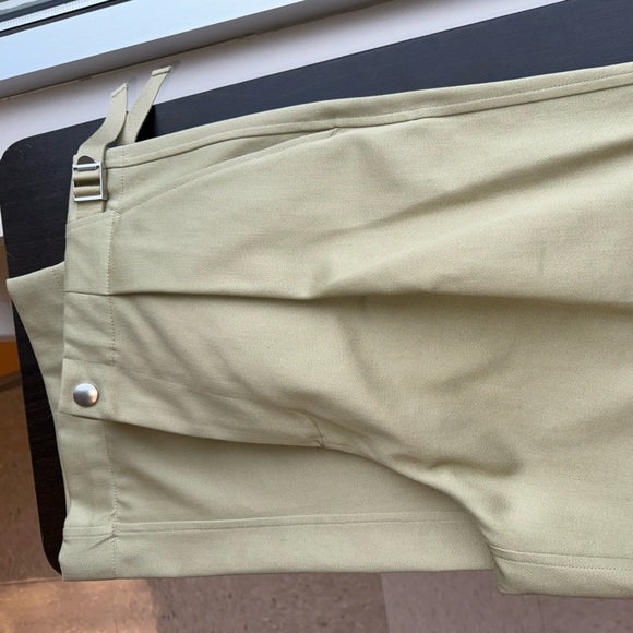Burberry Khaki Pleated Trousers new without tags - Picture 2 of 8